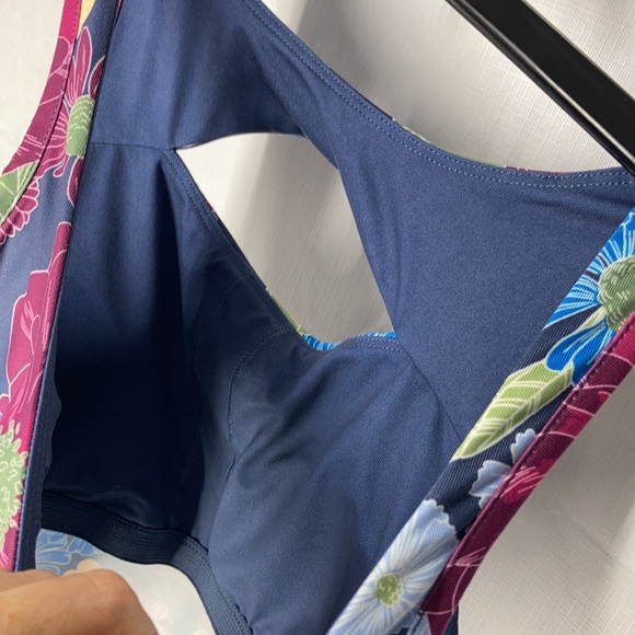 So sporty floral cut out top & high rise bike short size S juniors - Picture 8 of 17